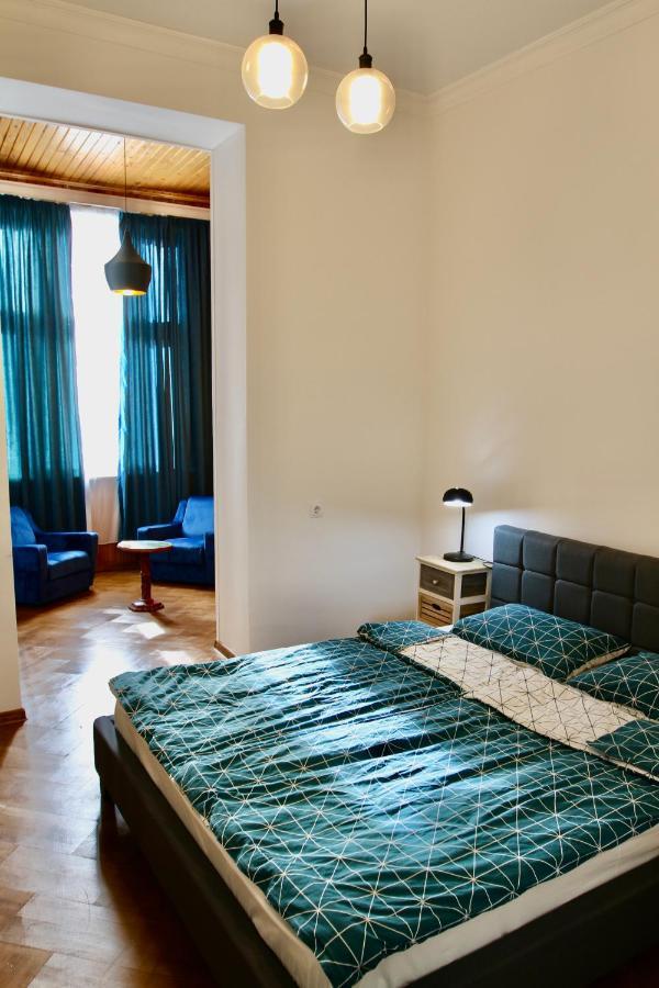 Pigeon Guest House 第比利斯 外观 照片