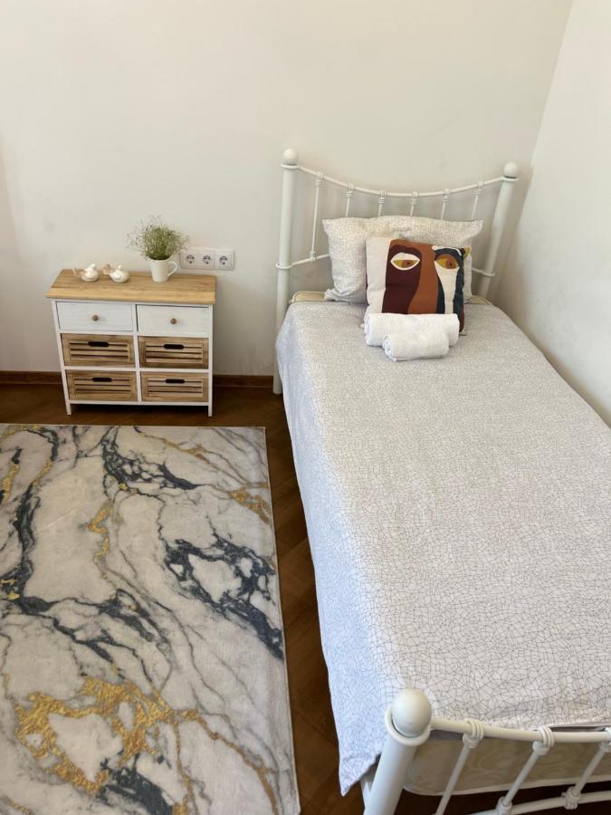 Pigeon Guest House 第比利斯 外观 照片
