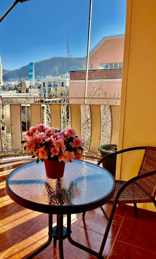 Pigeon Guest House 第比利斯 外观 照片